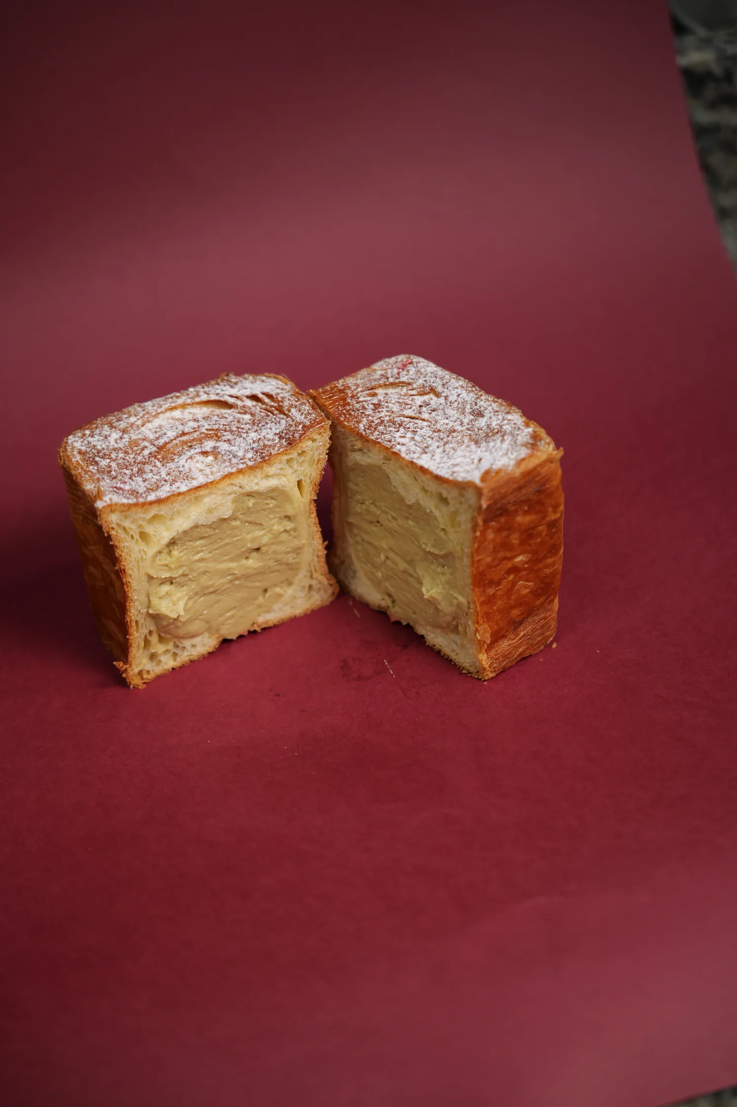 Intérieur d’un cube feuilleté à la pistache
